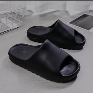 Men Outdoor Slippers Trending Thick Bottom Sliders Beach Sandals new